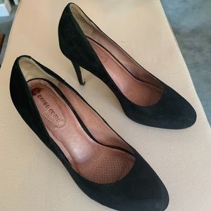 Suede pumps